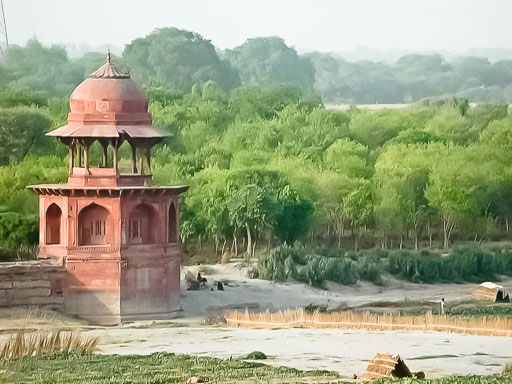 Red EGIMAGE_20020507132710_India_0110.jpg