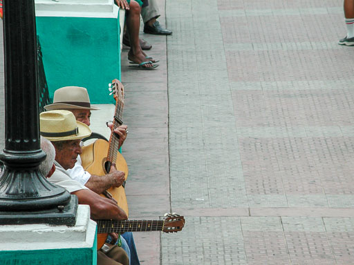 Guitarreros EGIMAGE_20051226205247_Cuba_0215.jpg