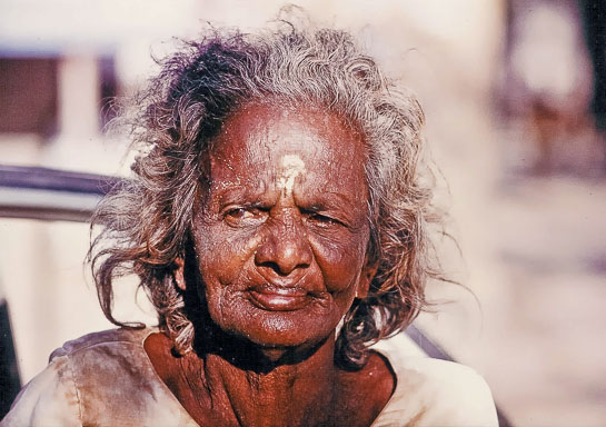 Sri-Lanka,-beggar.jpg Sri-Lanka,-beggar.jpg